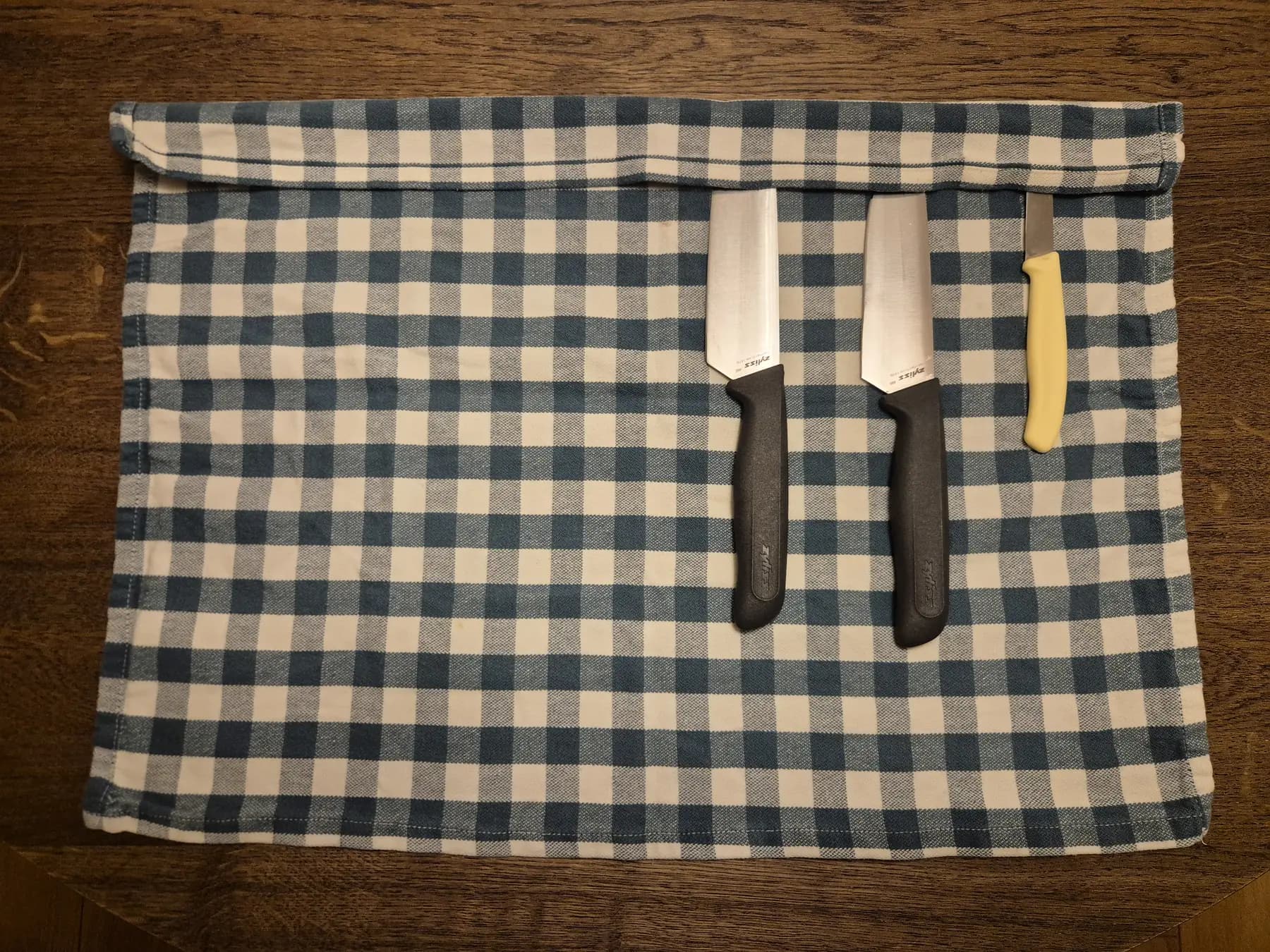 Klingen im Tuch ausgerichtet